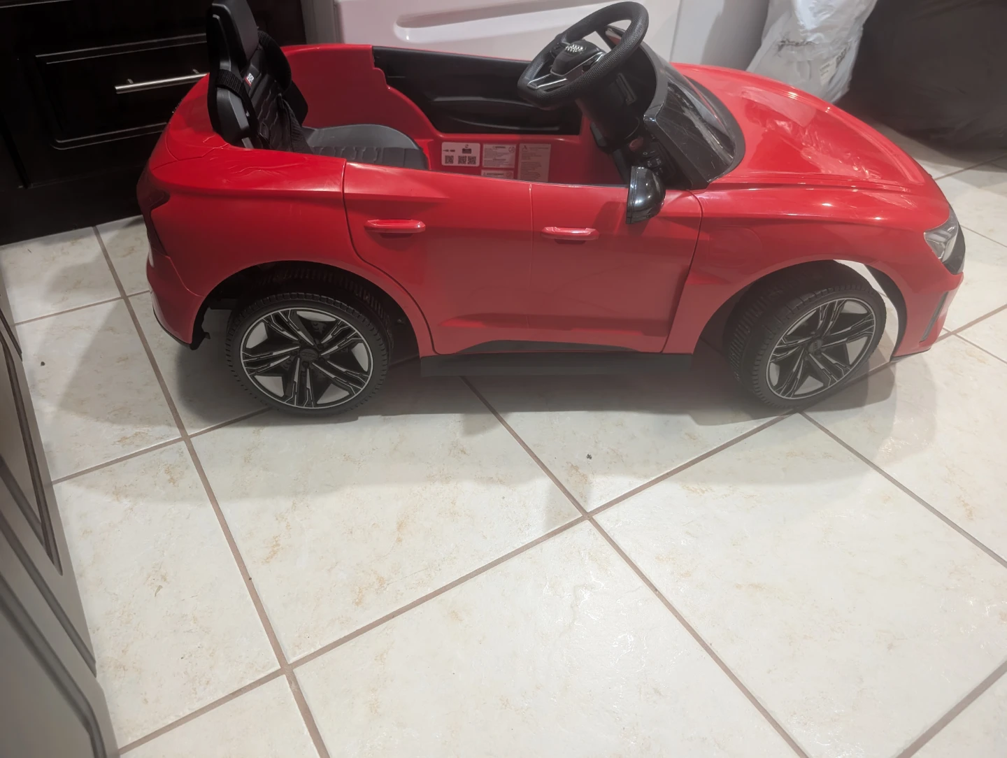 Red Audi RS e-tron GT Ride-On Car - photo 4