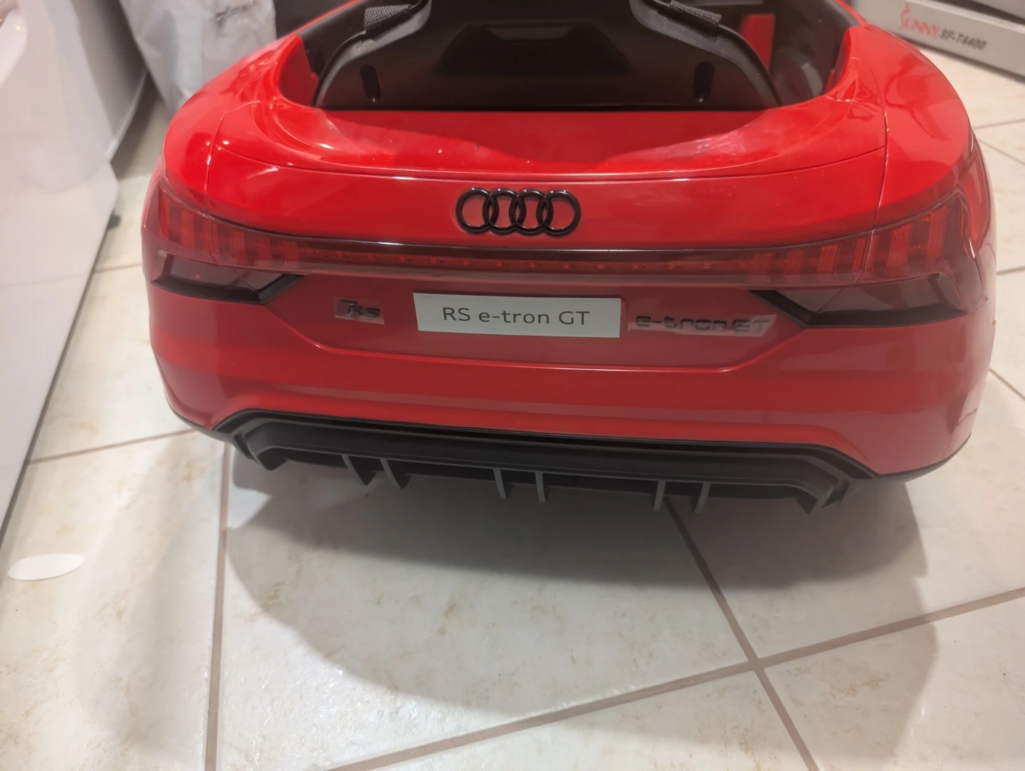 Red Audi RS e-tron GT Ride-On Car - photo 5