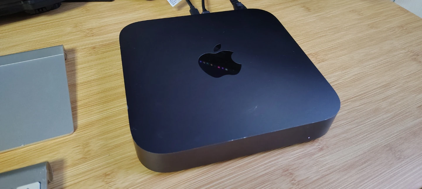 Apple Mac Mini 2018 with Magic Keyboard and Trackpad
