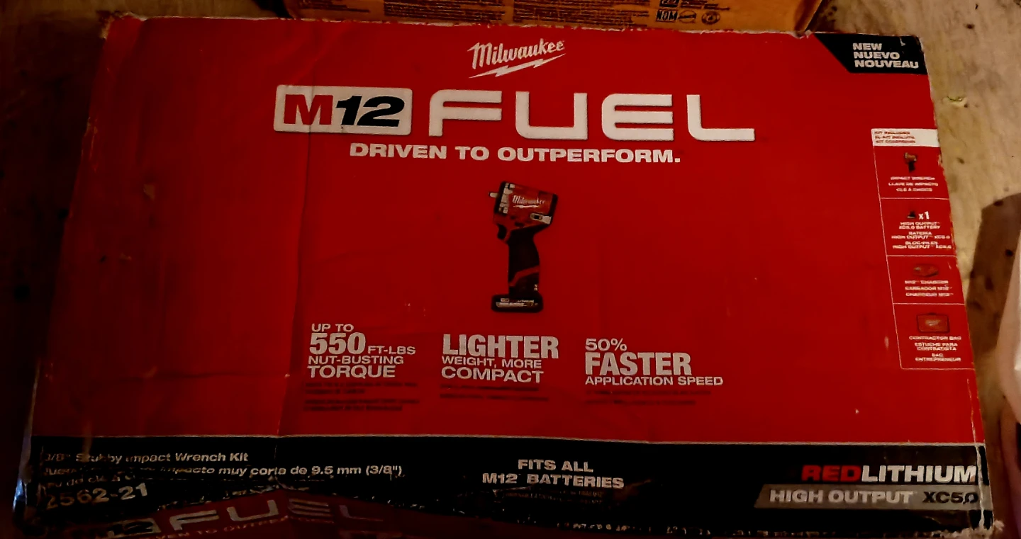 Milwaukee M12 FUEL 3/8" Stubby Impact Wrench Kit