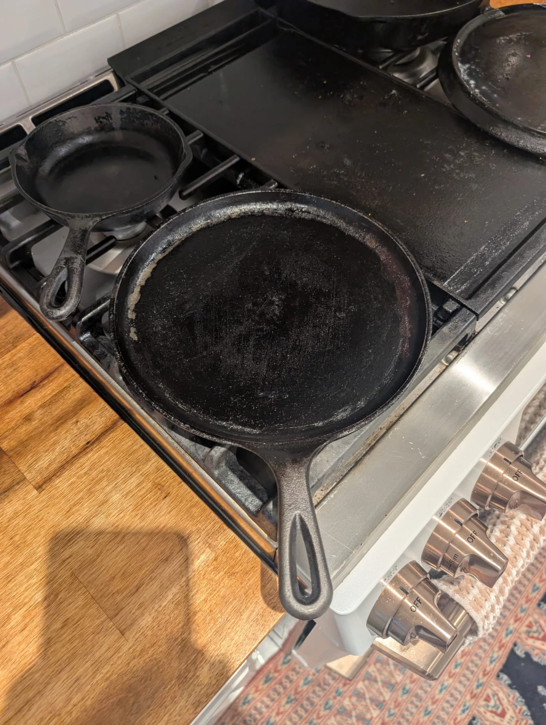 Cast iron pans - frying pan & Lodge Griddle &