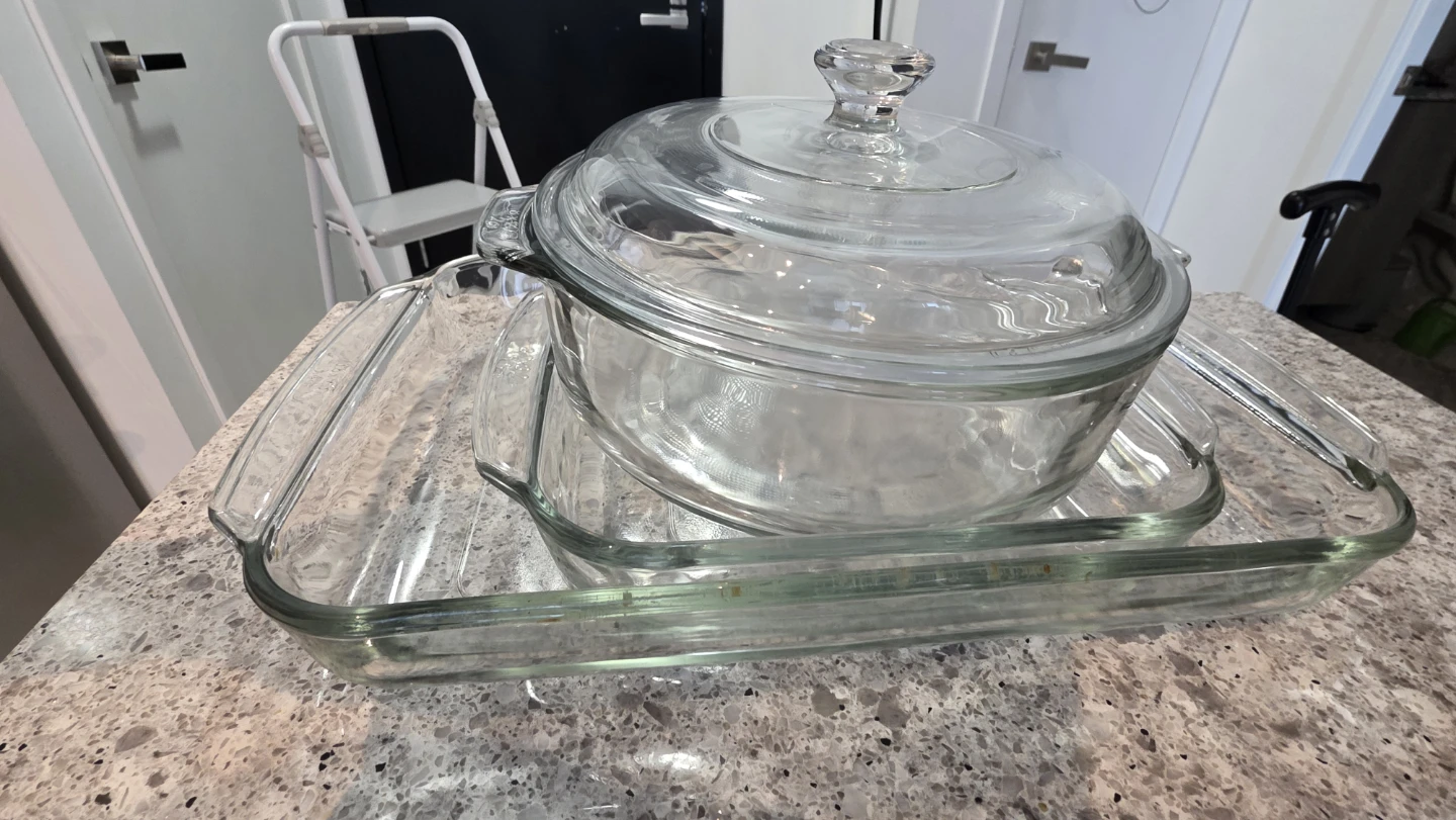MOVING SALE- Pyrex Glass Bakeware Set – 4 Pieces - photo 2