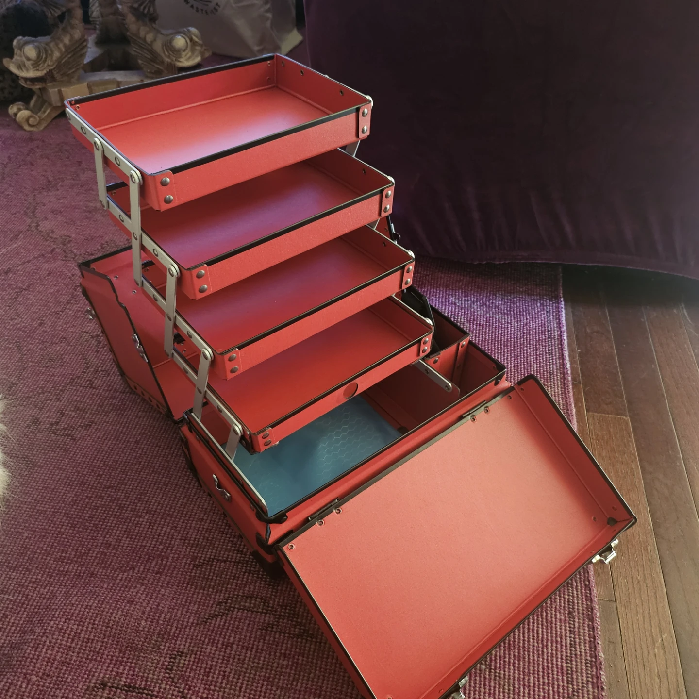 Red train case/makeup organizer - photo 2