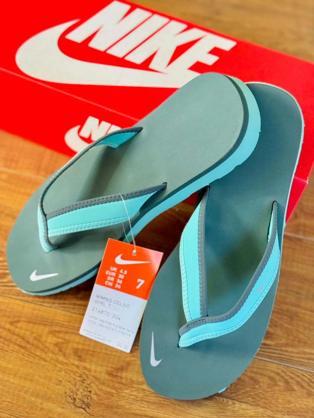 Nike WMNS Celso Girl Flip Flops Size 7