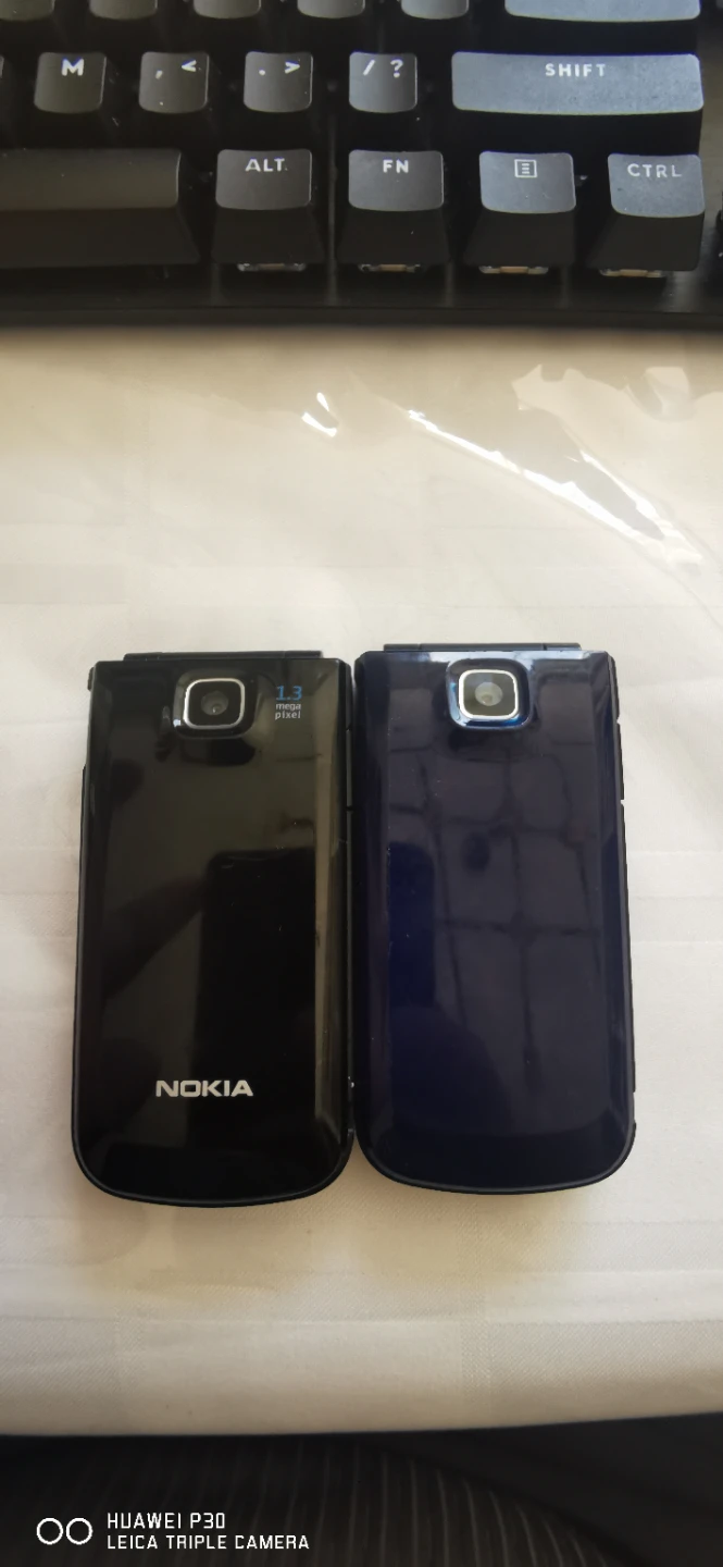 Two 2G Nokia Flip Phones - photo 3