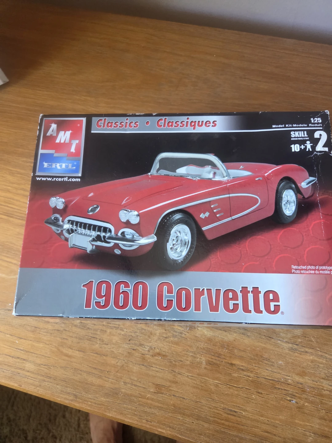 AMT 1960 Corvette 1:25 Scale Model Kit