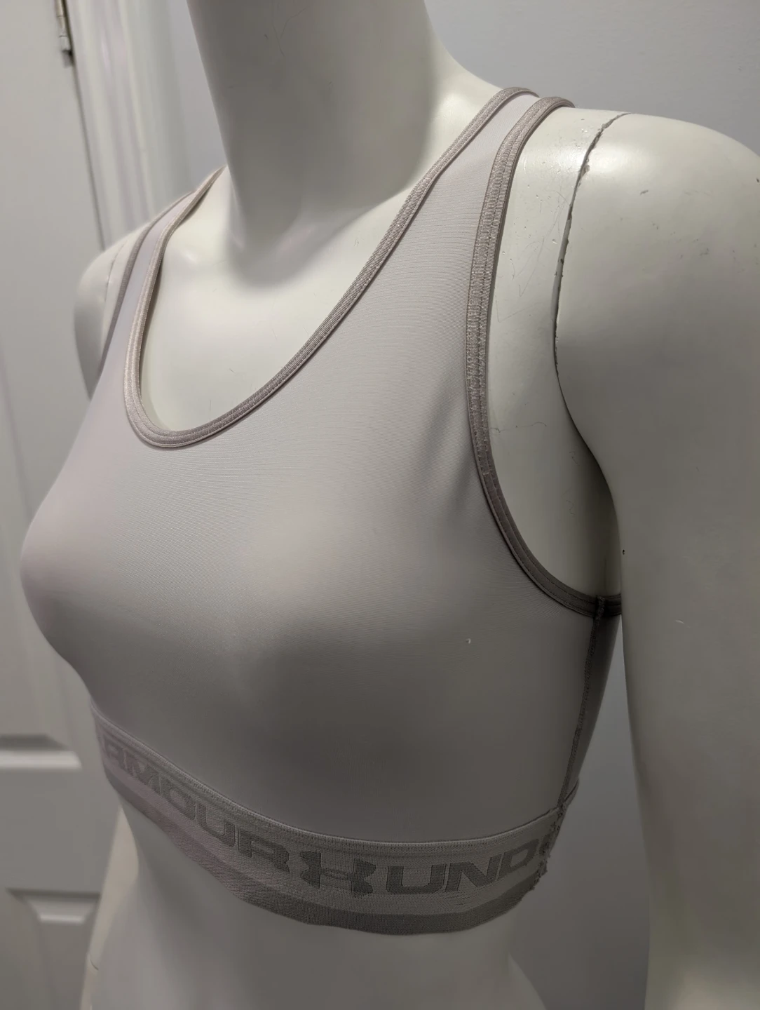 EUC - Women's Under Armour Light Grey Sports Bra - Size M - photo 3
