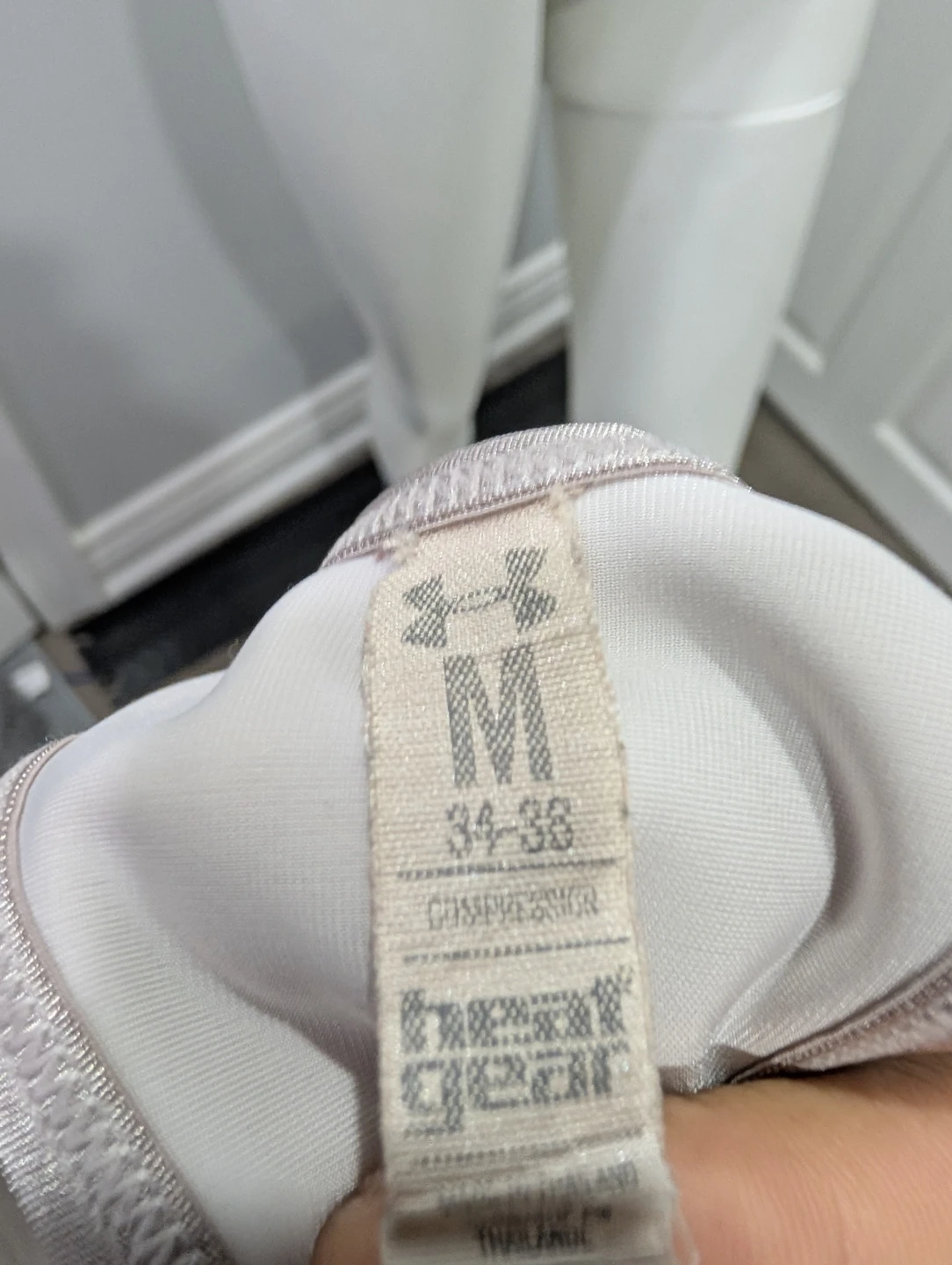 EUC - Women's Under Armour Light Grey Sports Bra - Size M - photo 5