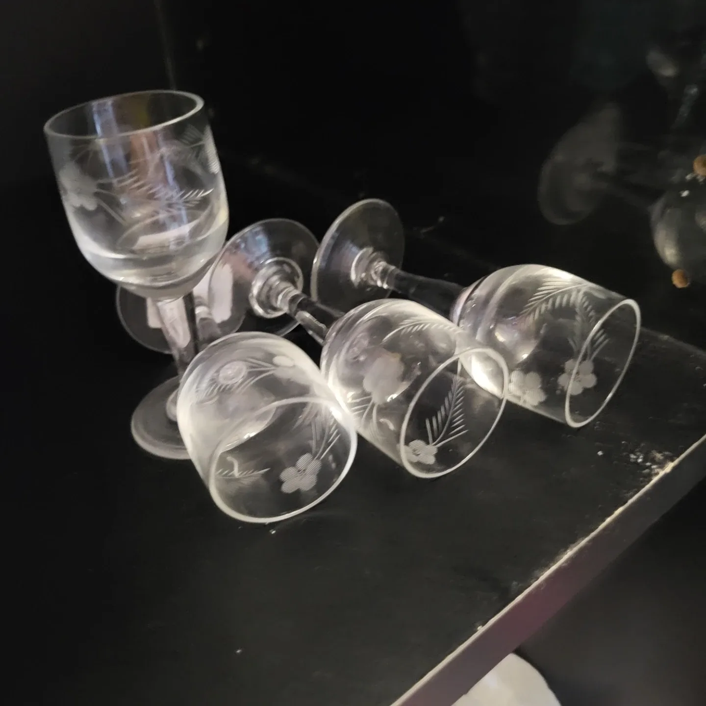 Set of 4 Etched Small Wine Glasses - photo 2