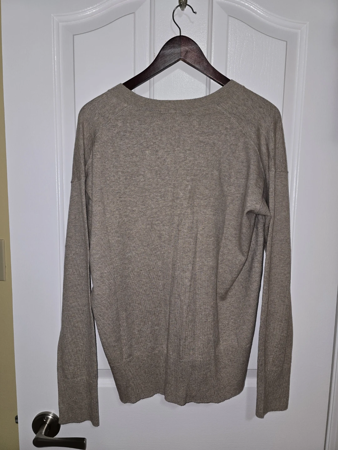 BRAND NEW HIGH QUALITY Sleek V-Neck Sweater - Tan - photo 2