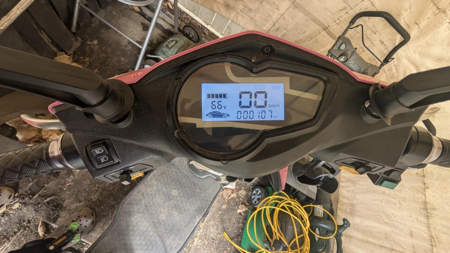 Daymak Electric Scooter / E-Bike – Only 107 KM – Like New! - photo 3