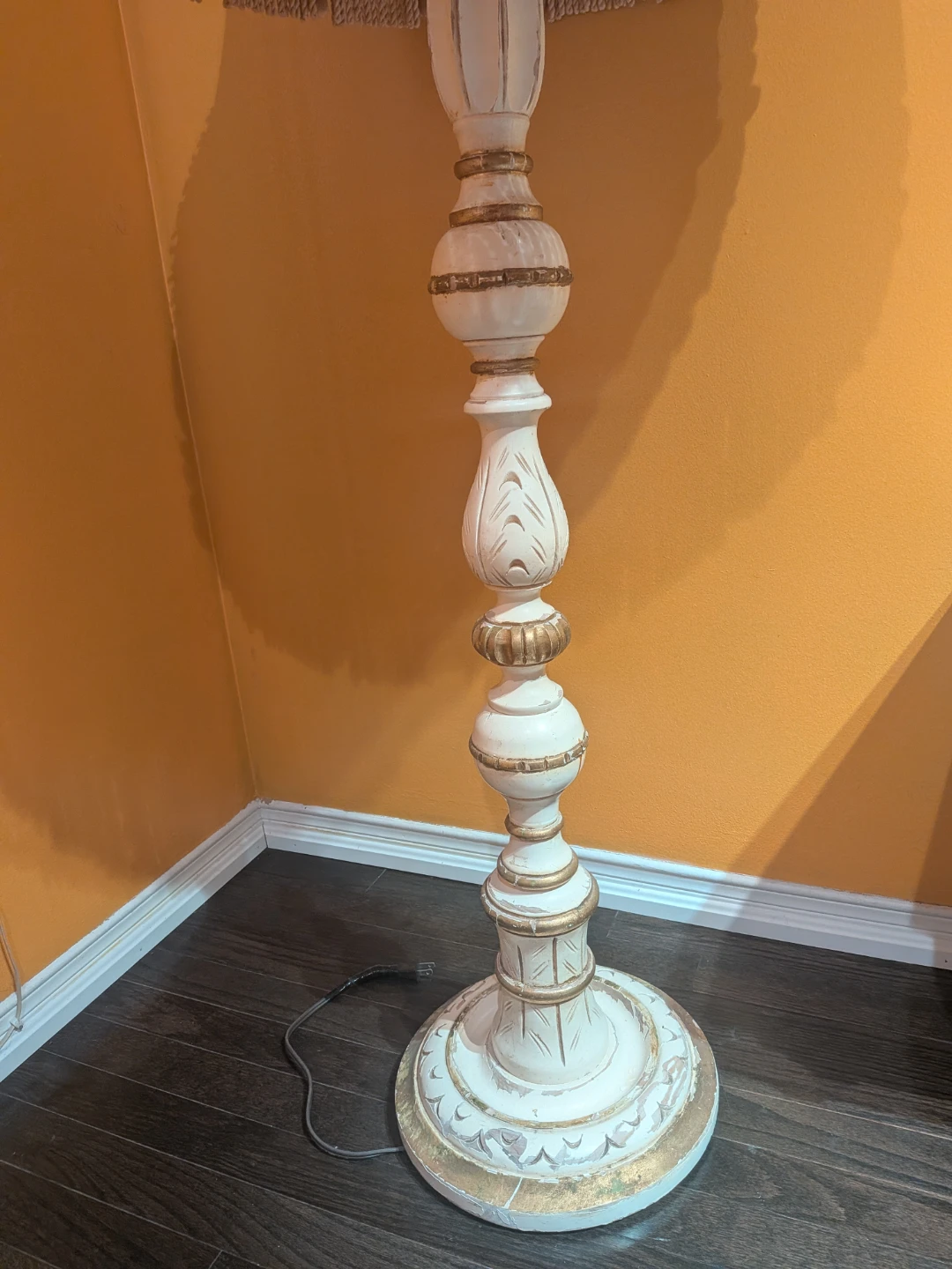 Vintage White and Gold Floor Lamp with ornate shade - photo 3