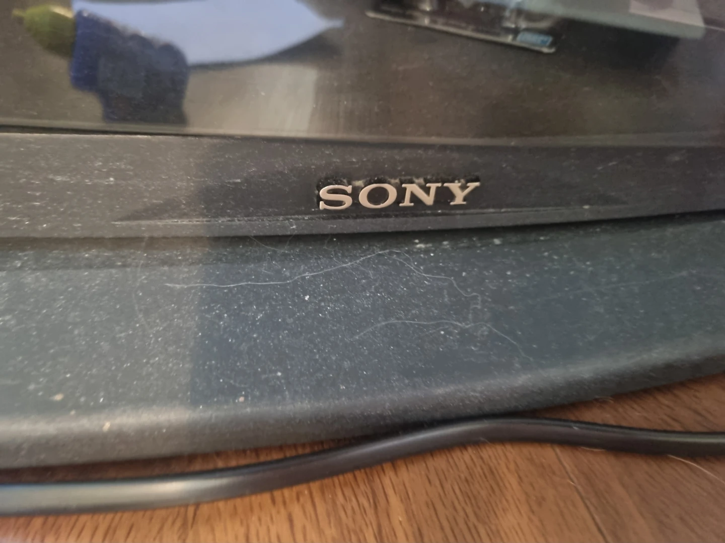 LG 32LC2R LCD TV and Sony Stand - photo 3