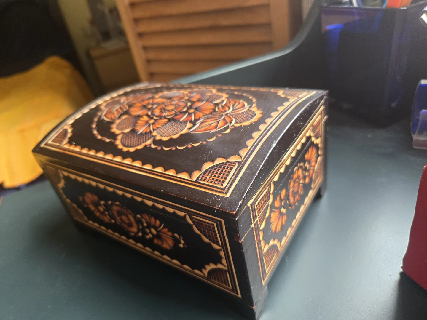 If you can fix it it's yours! Vintage Wooden Box - photo 2