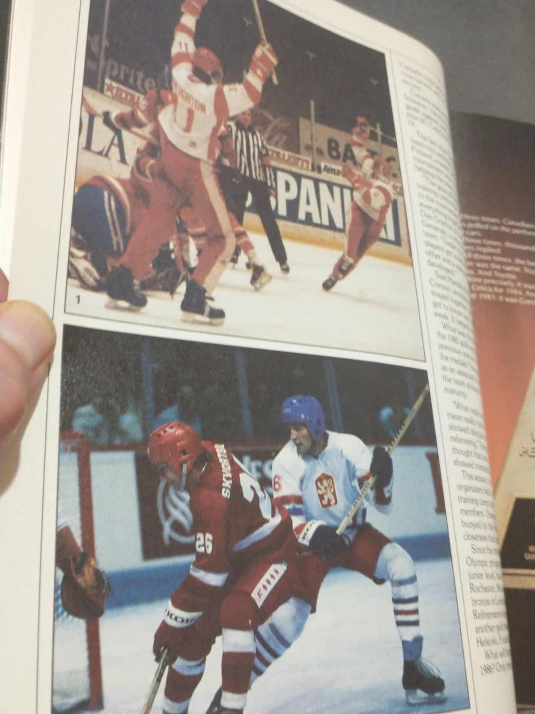 Beautiful 1986 World Junior Hockey Championship Programme - photo 2