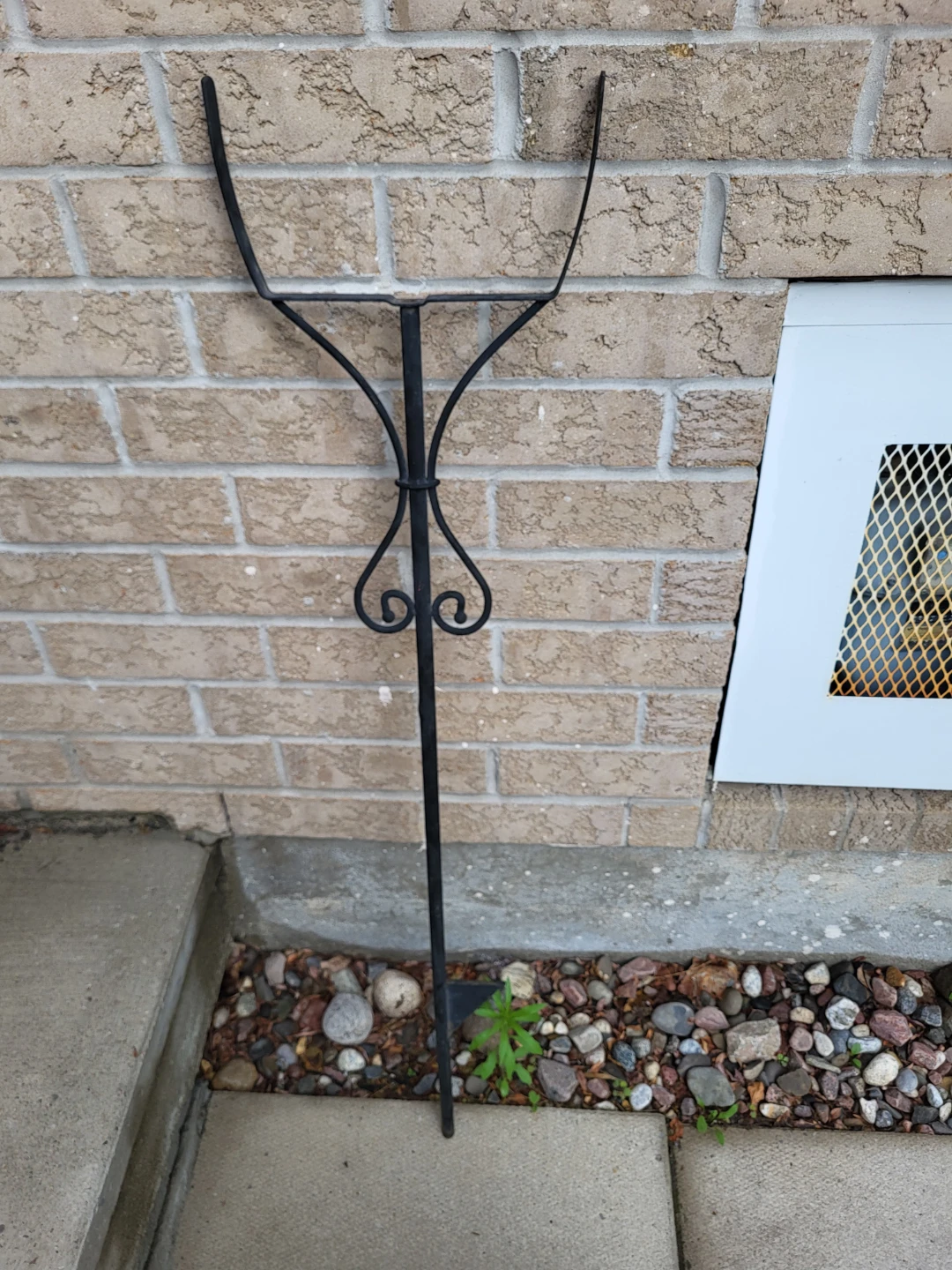Black Metal Plant Stand for Garden