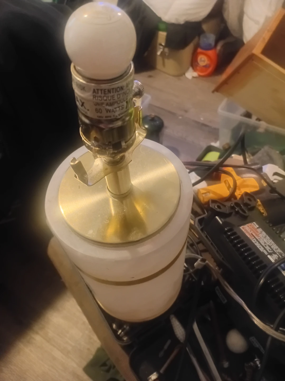 ⚽️  Table Lamp Base - White Stone plastic & Brass Accents - photo 2