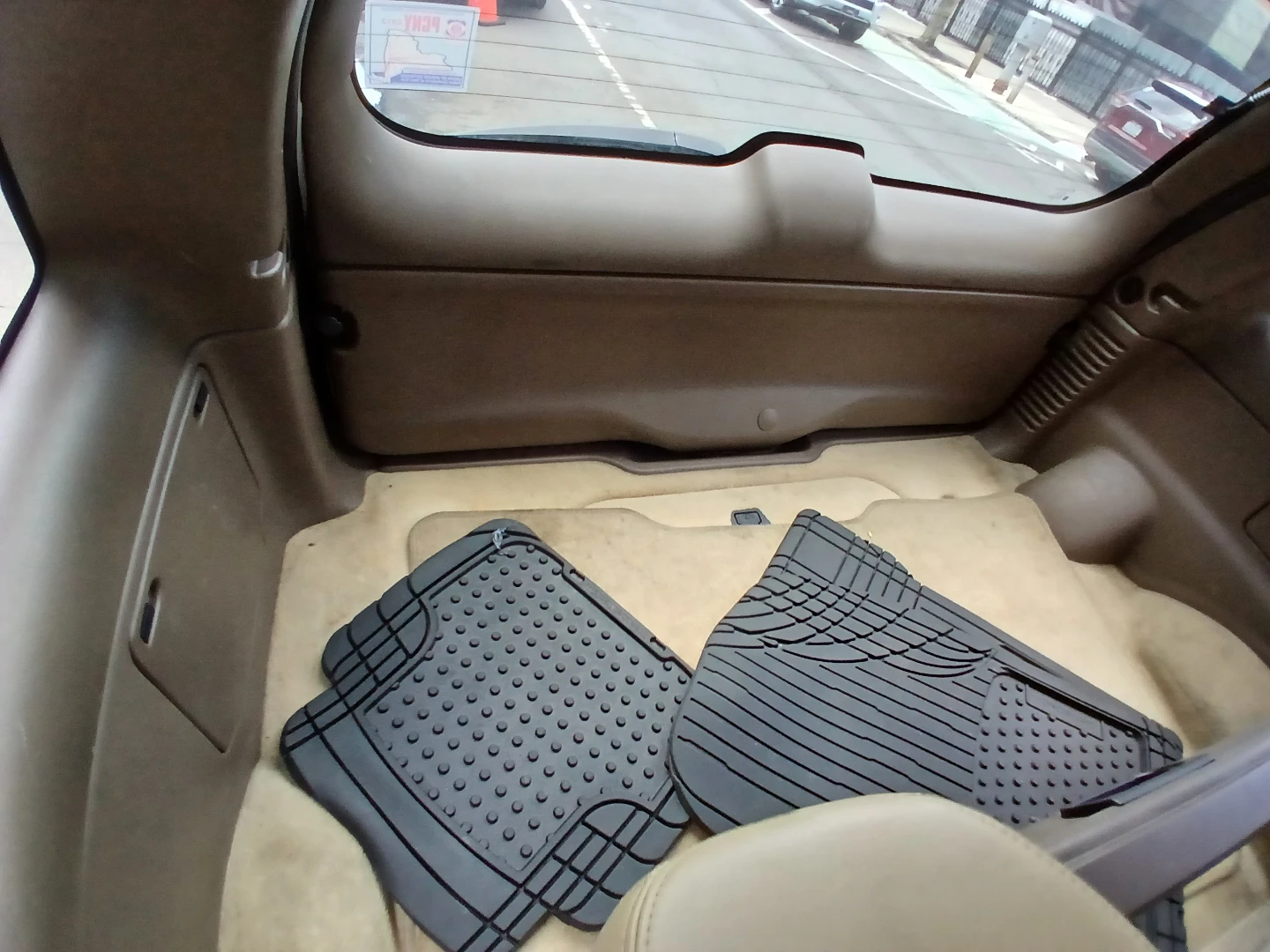 White Buick Rainer gxl SUV loaded - photo 4