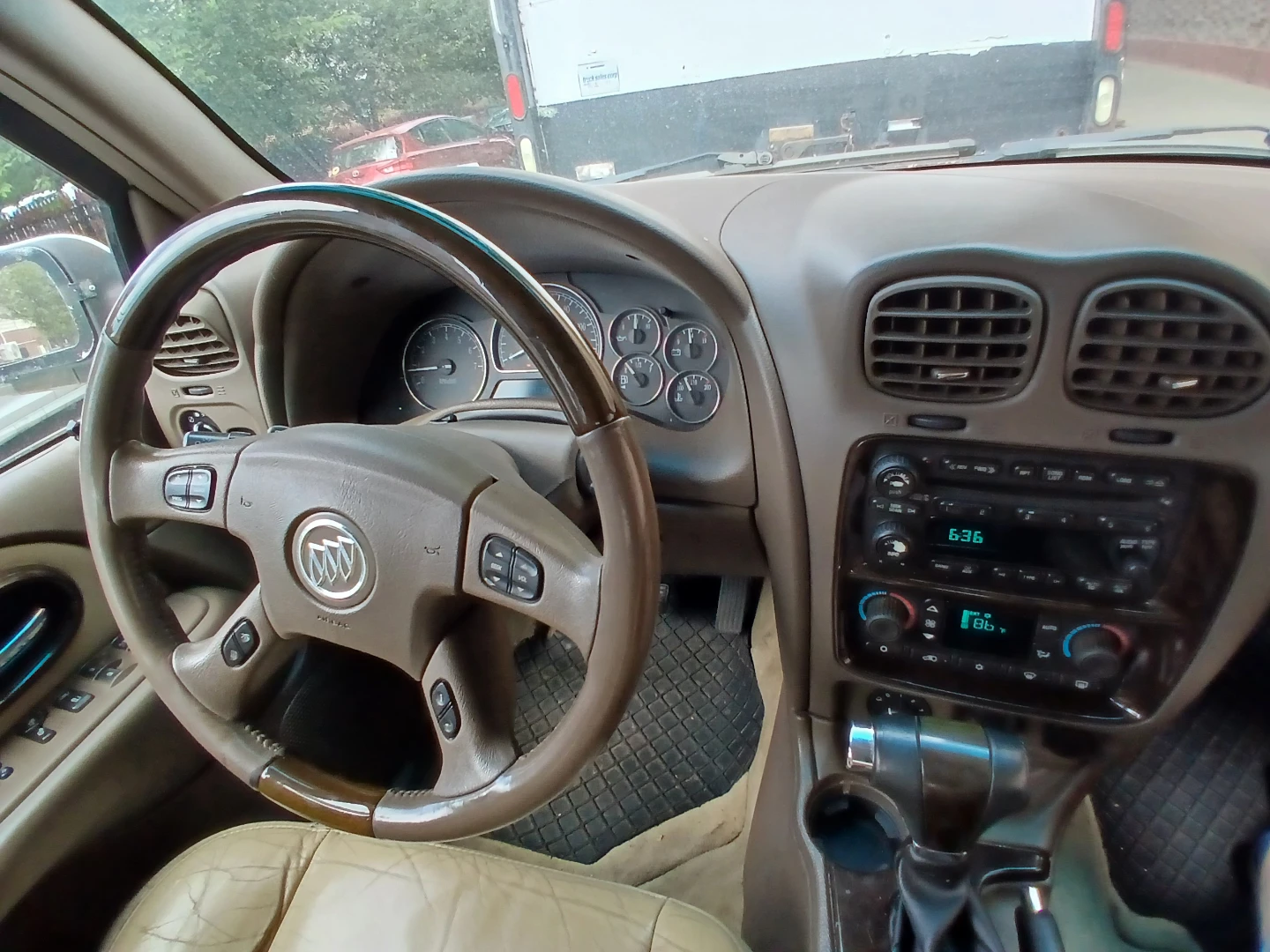 White Buick Rainer gxl SUV loaded - photo 5