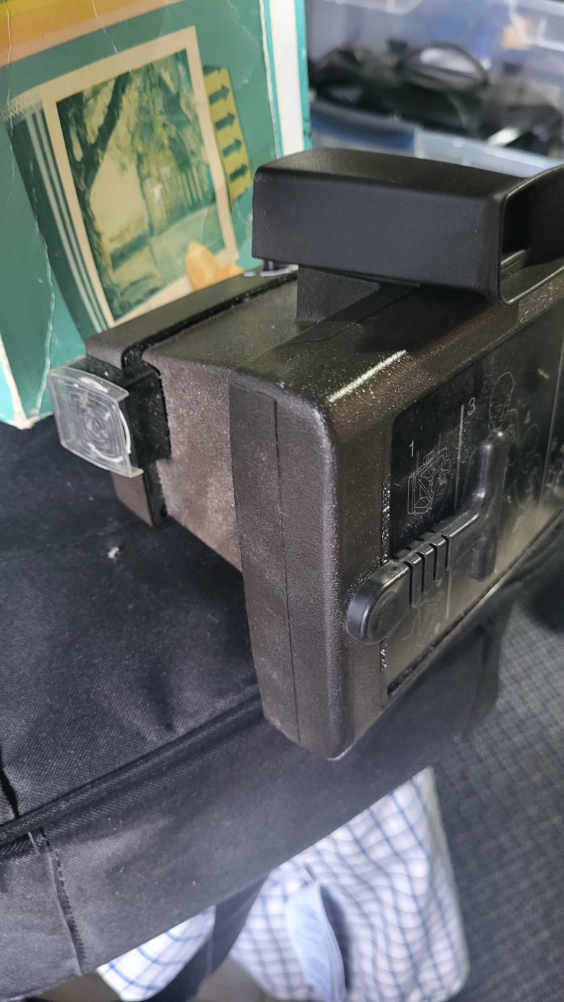 Antique - Polaroid Instant 10 Land Camera - photo 2