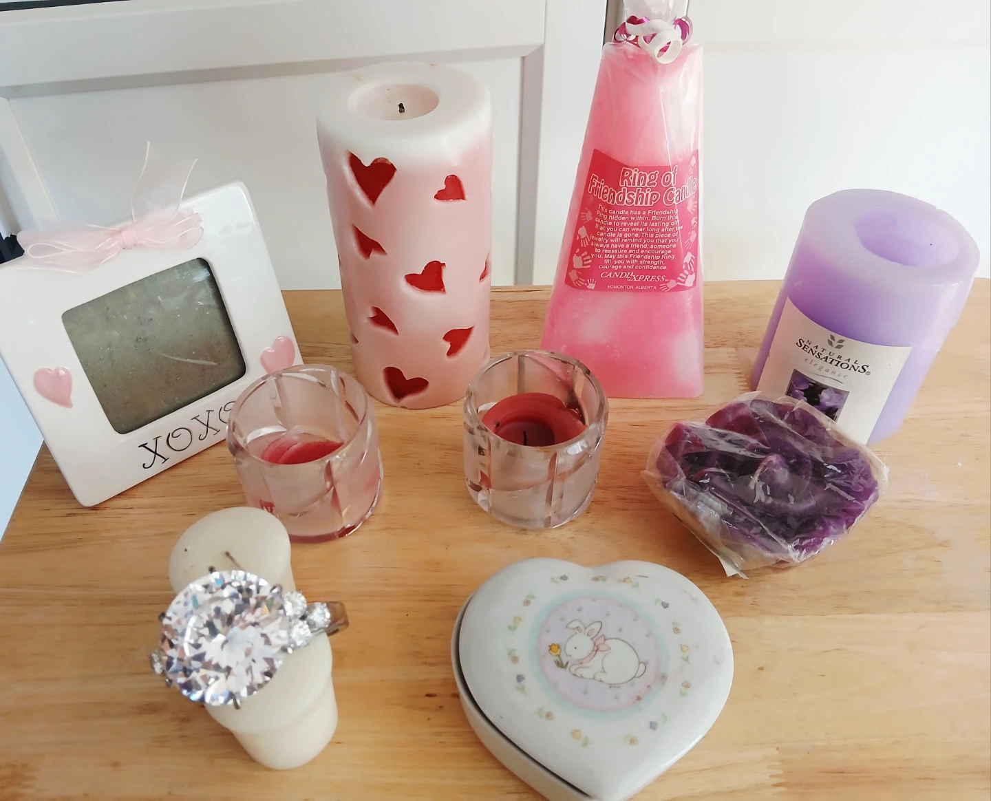FREE Assorted Romantic Themed Candles and Decor ⚽
