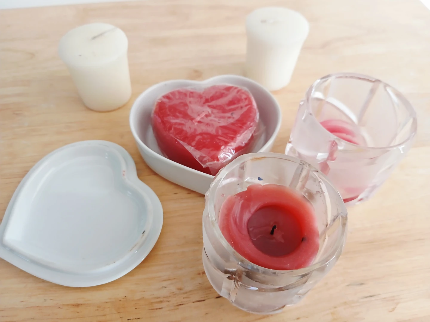 FREE Assorted Romantic Themed Candles and Decor ⚽ - photo 3