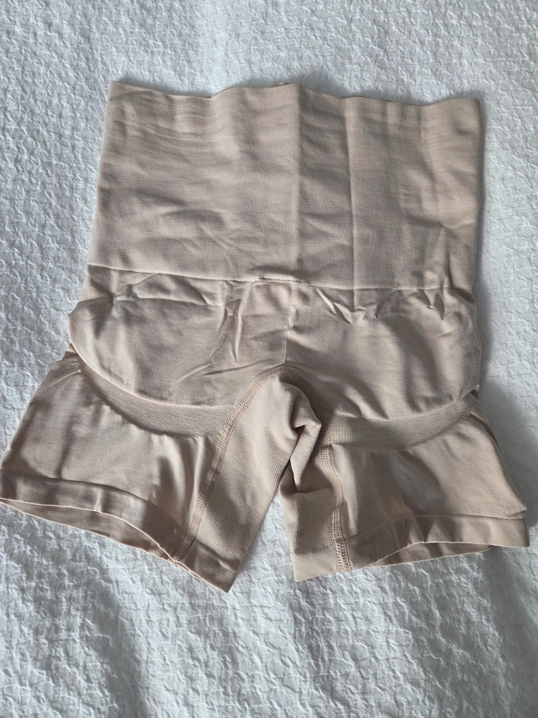 FREE beige compression slip shorts, size M - photo 2