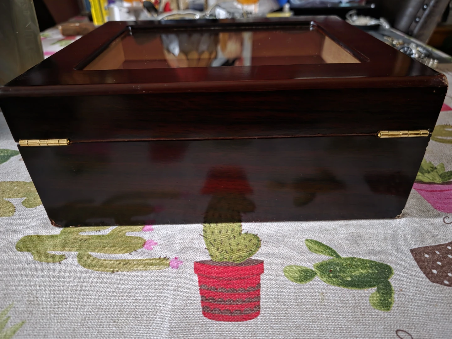 Wooden Cigar Humidor/Glass Top, Hygrometer/Cedar Lined Interior - photo 2