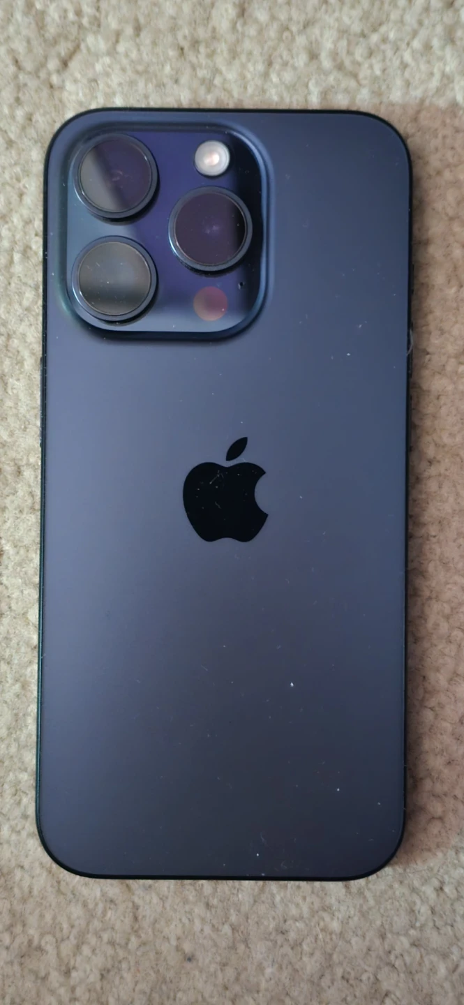 iPhone 15 - photo 2