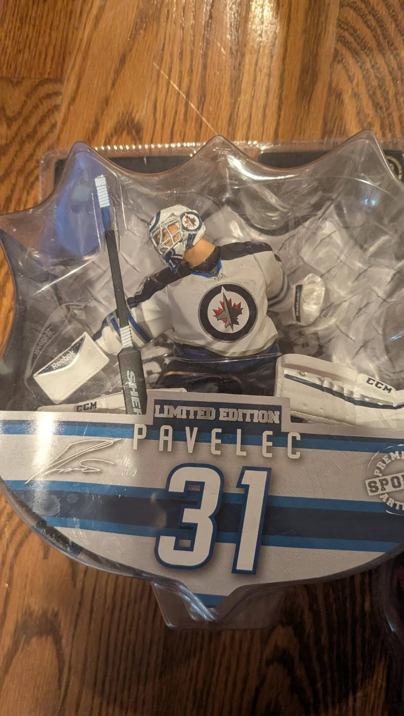 McFarlane Toys NHL Winnipeg Jets Hockey Figures Collection - photo 5