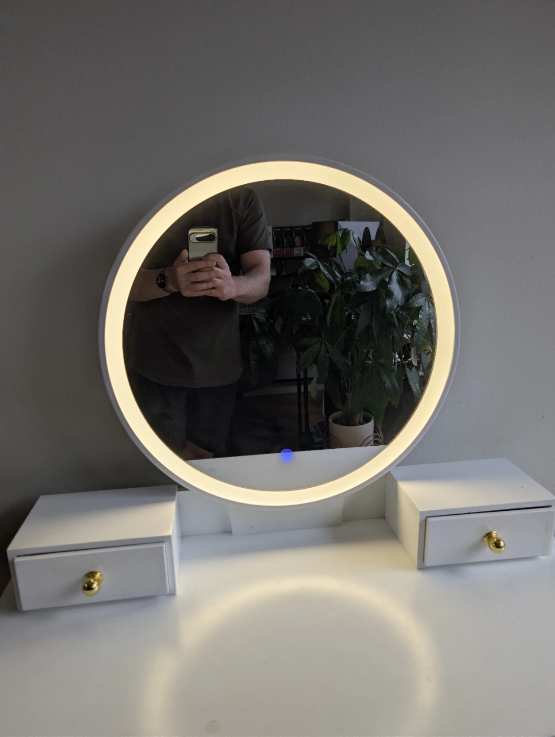 White Vanity Set with Lighted Mirror and Stool - photo 3