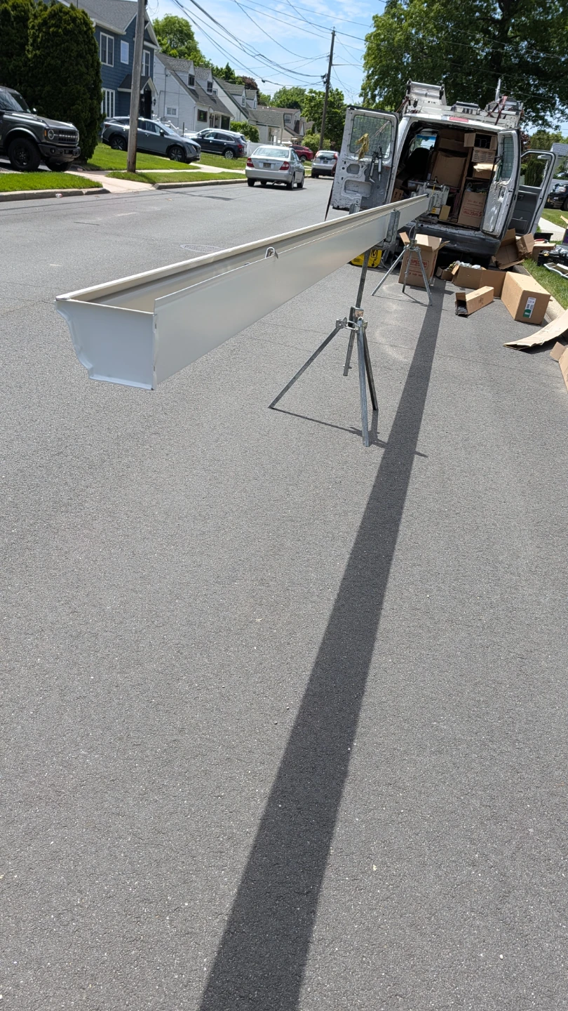 White Gutter Section with Screen - photo 3