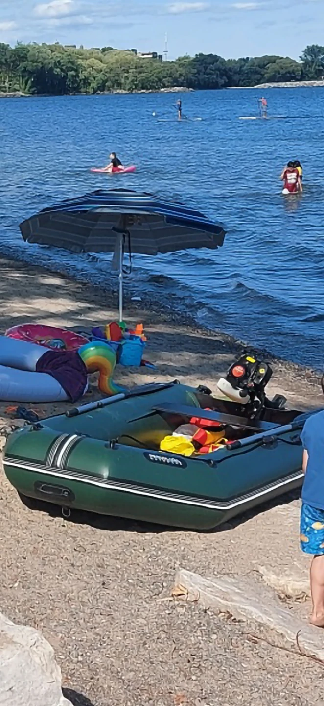 Boat with 5hp Chinese engine for sale