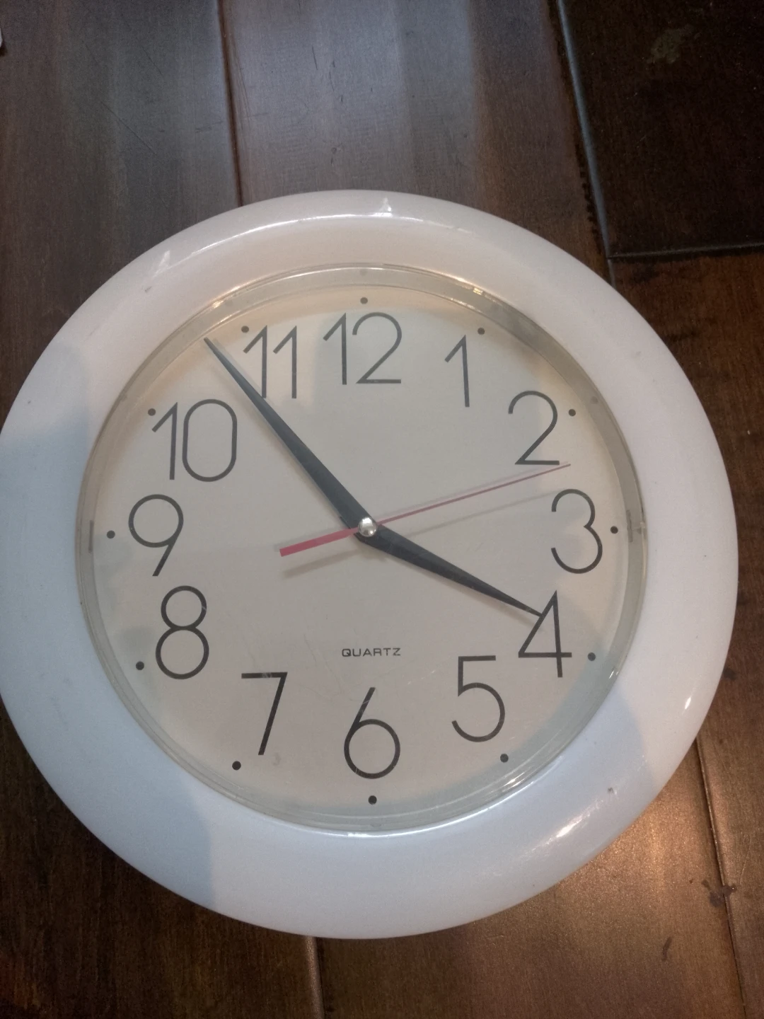 White Quartz Wall Clock ⚽