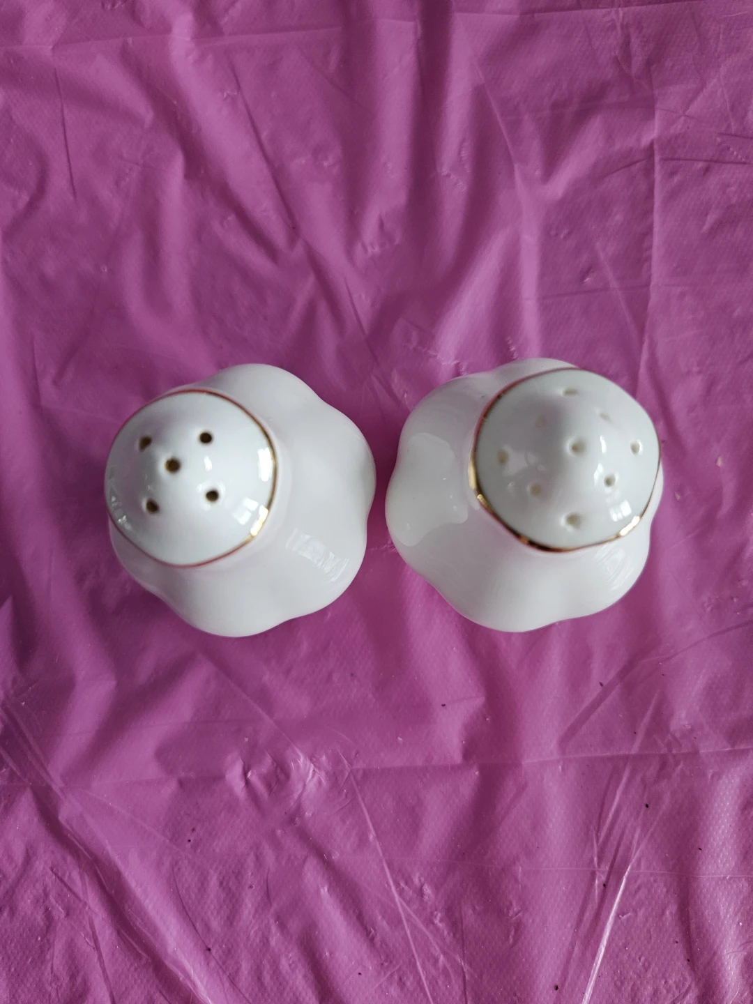 Royal Albert Salt & Pepper Shakers - photo 2