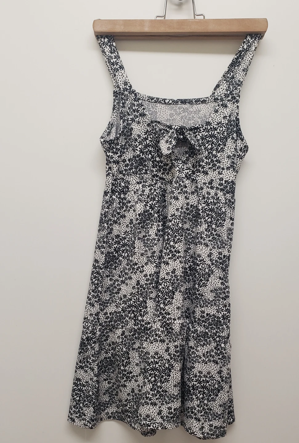 Brand new Girls Floral Pattern Midi Dress Size (7/8)