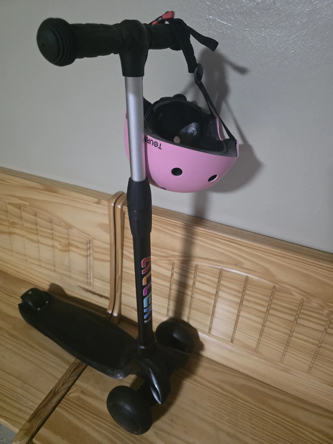 Adjustable handle  hight and  light up wheel scooter - photo 3