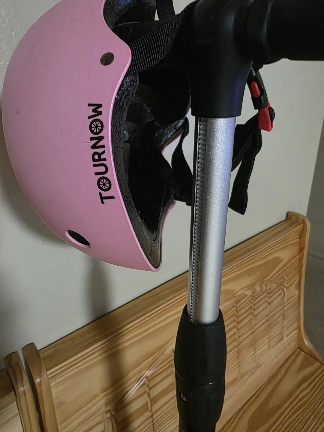 Adjustable handle  hight and  light up wheel scooter - photo 4