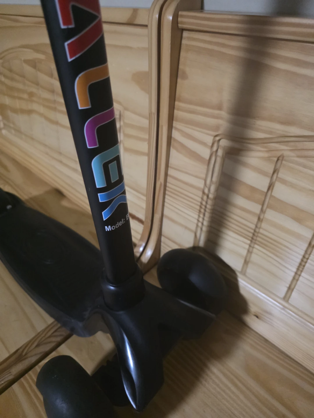 Adjustable handle  hight and  light up wheel scooter - photo 5