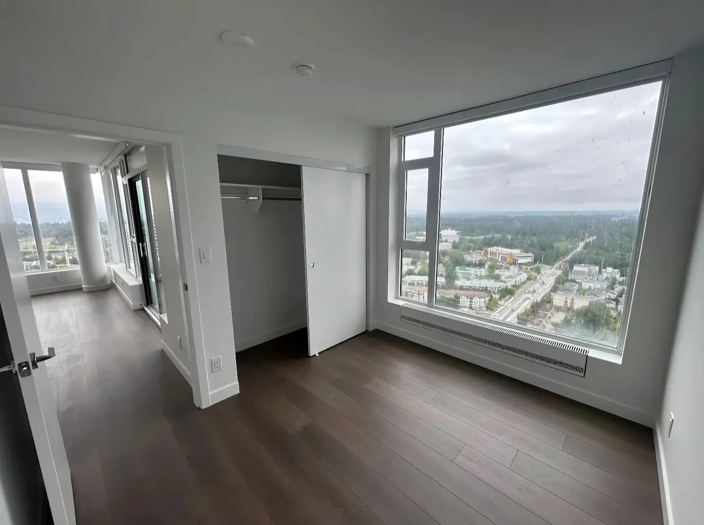 Spacious apartment with city views - photo 4