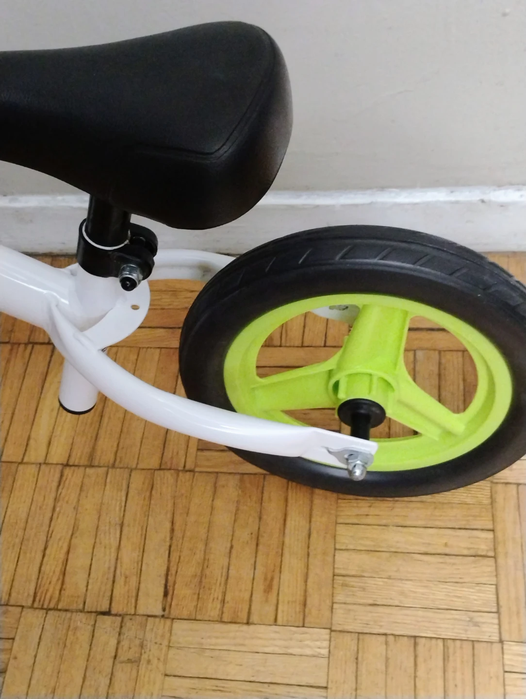 B'TWIN RunRide 100 Balance Bike White/Green - photo 3
