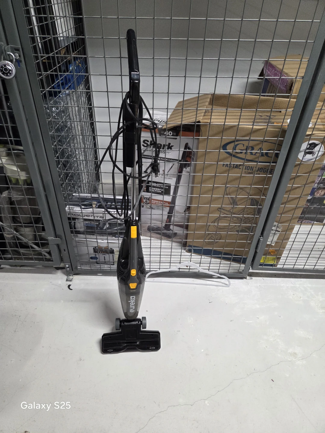 Eureka Stick Vacuum - photo 2
