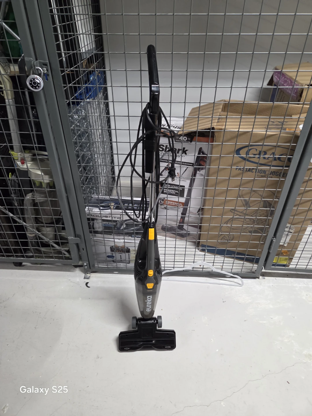 Eureka Stick Vacuum - photo 4
