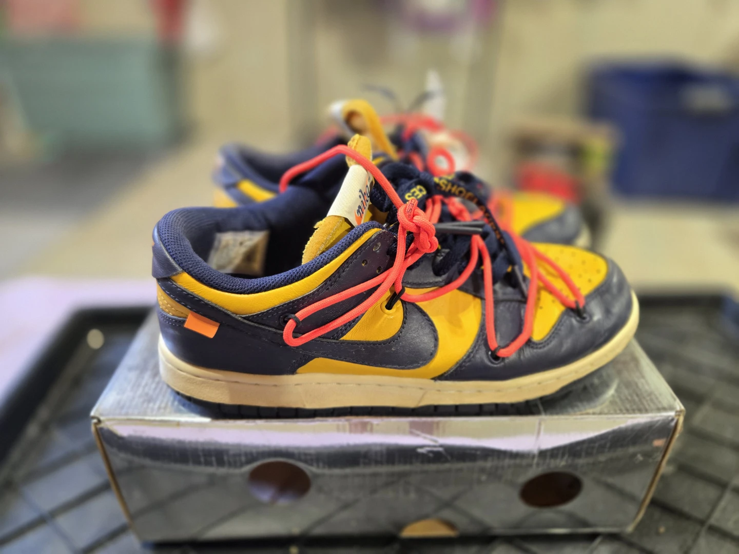 Nike Dunk Low x Off-White "University Gold" size 9 US - photo 2
