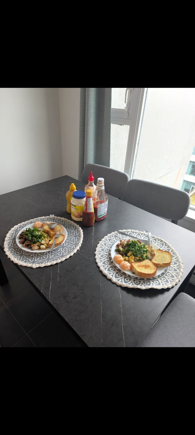 Dining table with 4 chairs - photo 2