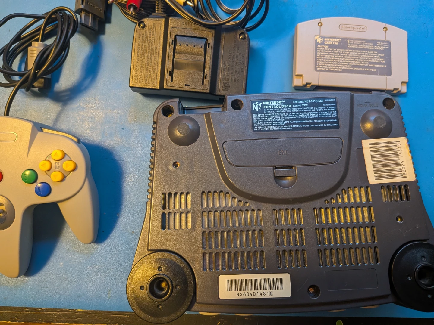 Nintendo N64 with controller and game - photo 4