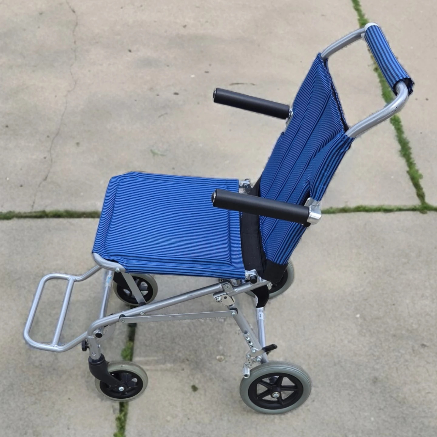 Drive Medical Lightweight Transport Wheelchair - photo 3