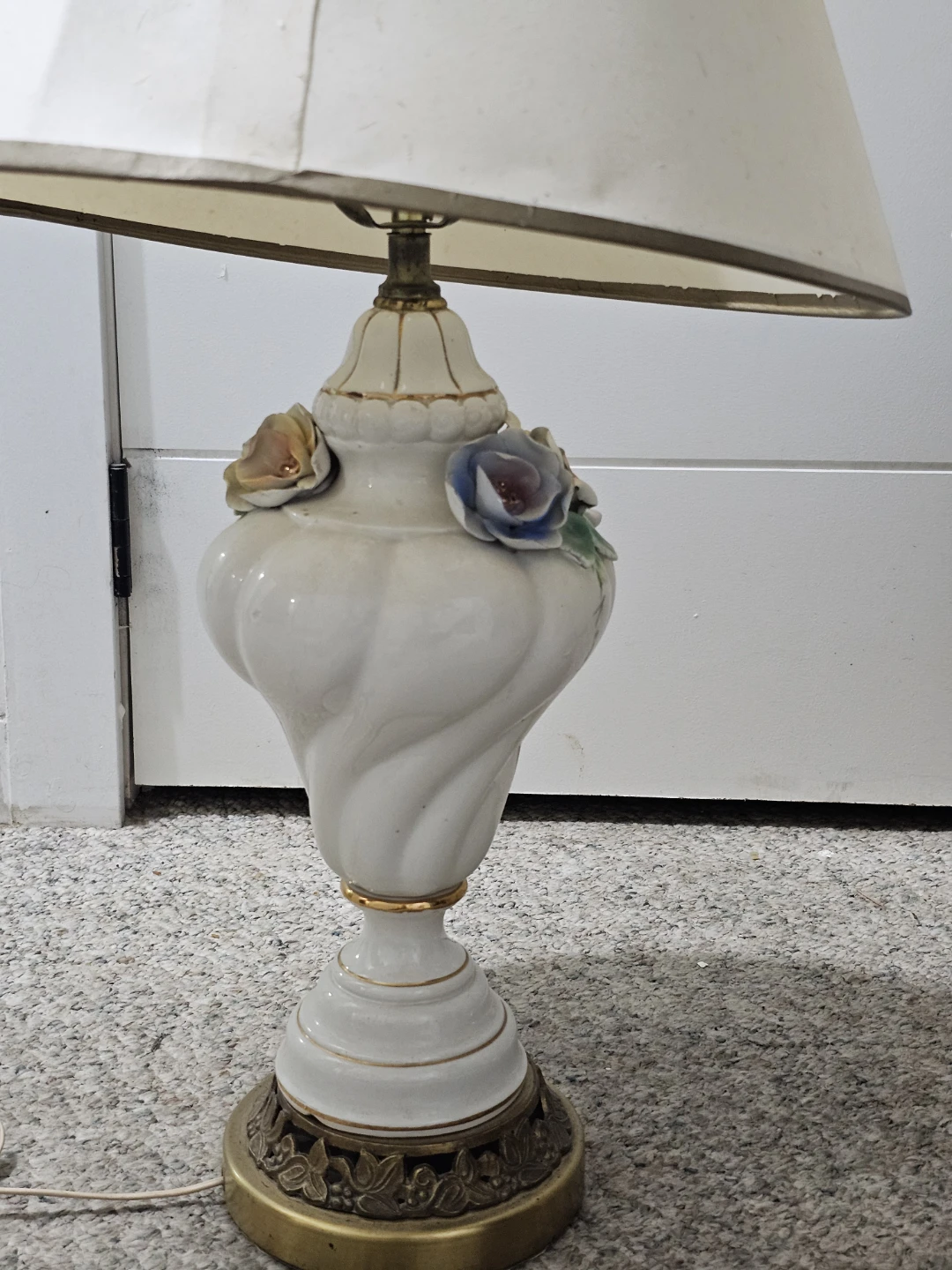 Vintage Ceramic Floral Table Lamp - photo 3