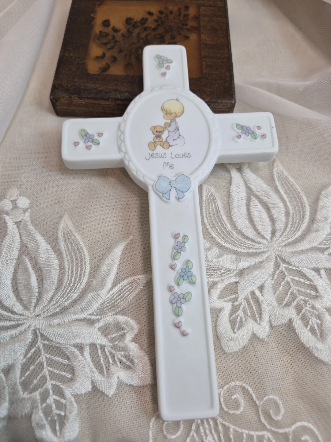 Vintage Porcelain Precious Moments “Jesus Loves Me” Cross - photo 3