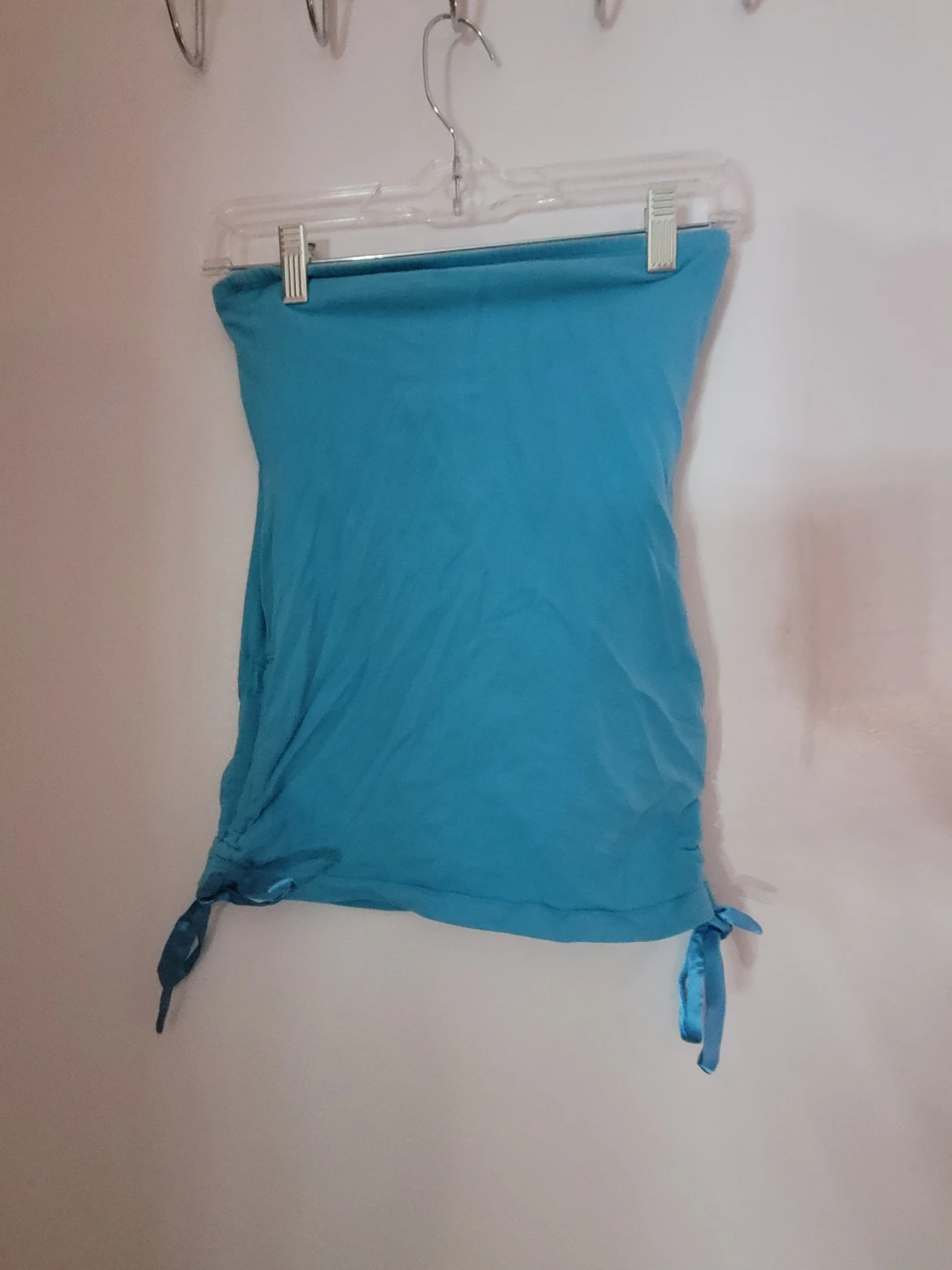 Blue strapless tube top